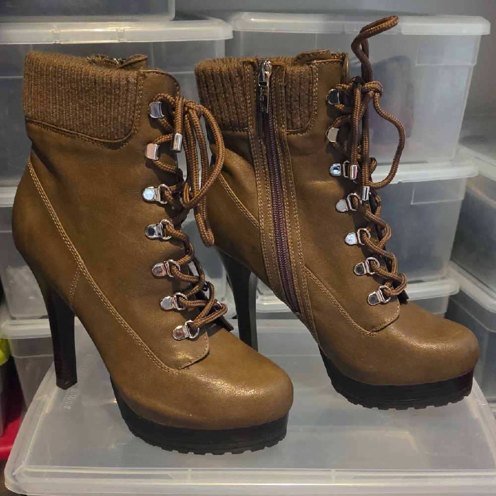 JENNIFER LOPEZ Women's High-Heel Lace-Up Ankle Boots in Brown